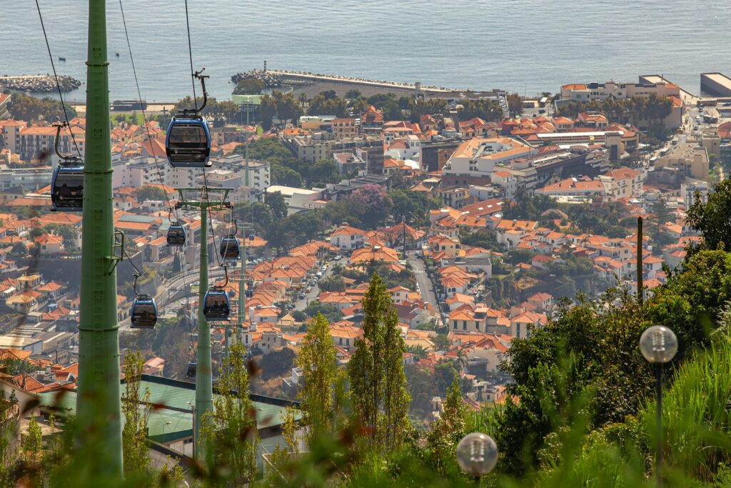 Teleférico na cidade do Funchal.