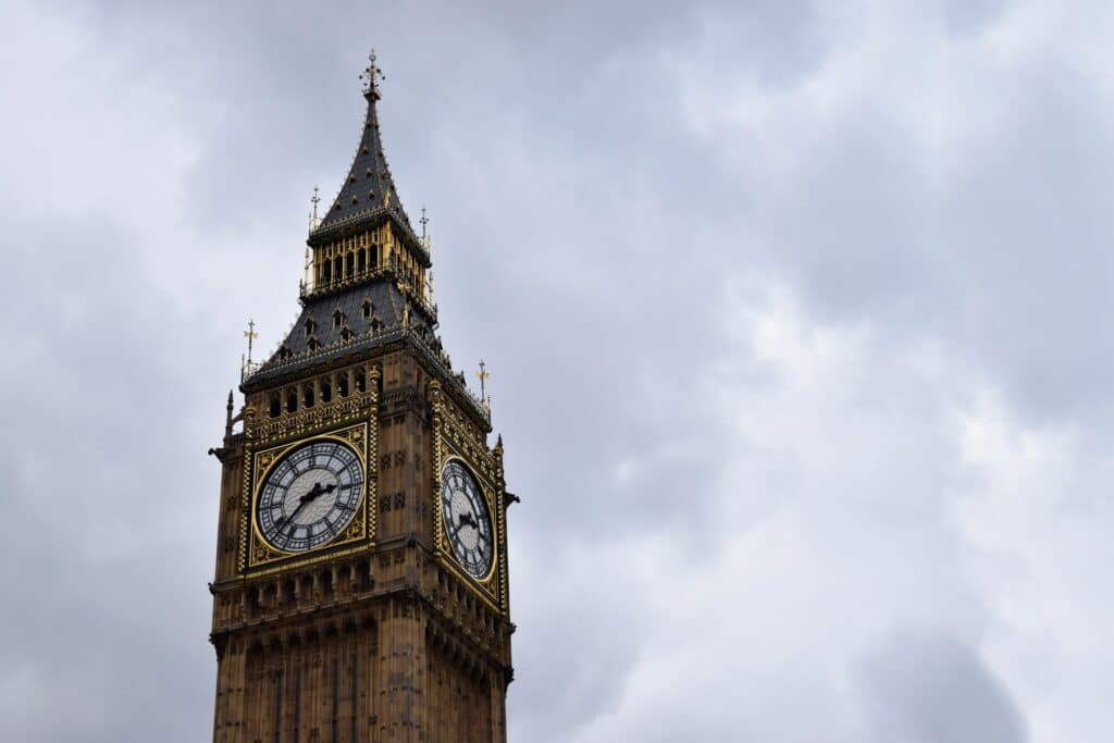 Elizabeth Tower, originalmente Clock Tower, renomeada em 2012 para marcar o Jubileu de Diamante da rainha Isabel II, em Londres.