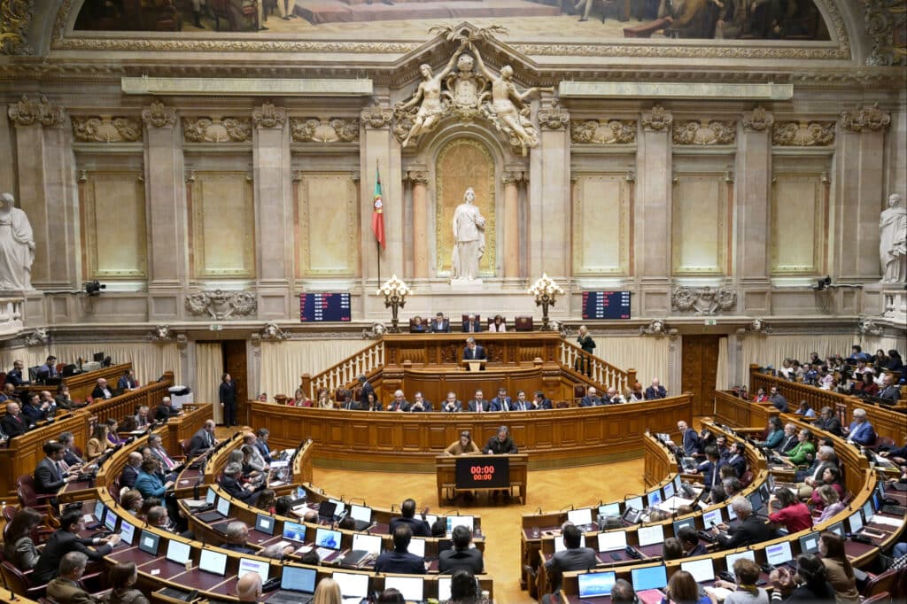 Votação final global do Orçamento do Estado para 2026, na Assembleia da República (Lisboa, 27 de novembro de 2025). Fotografia de Gonçalo Borges Dias / GPM.