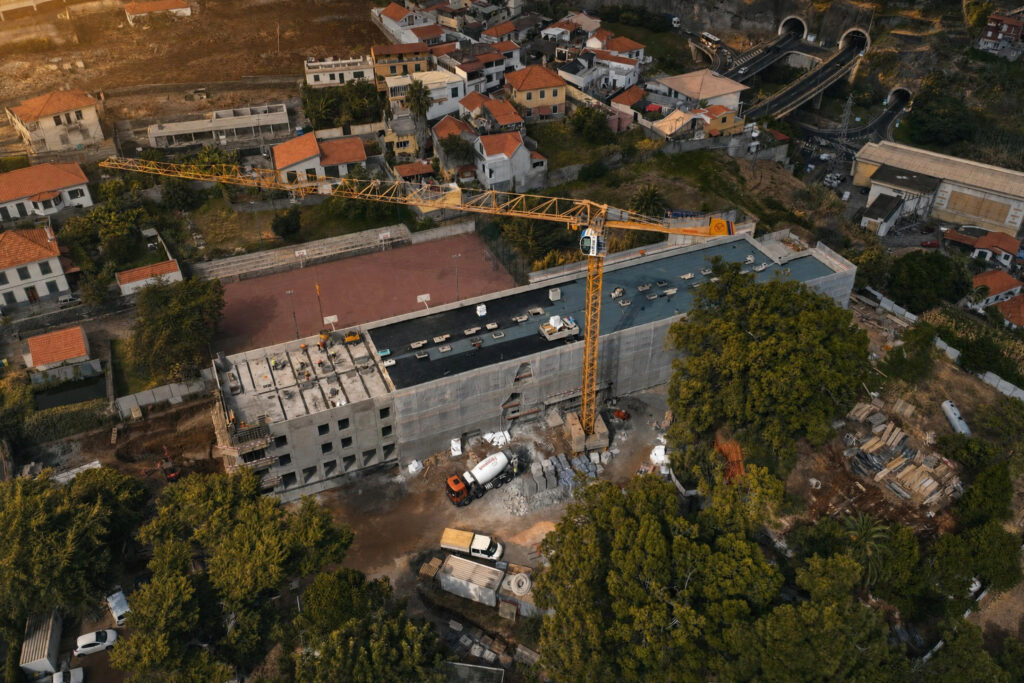 Imagens aéreas da construção da nova residência no Campus Universitário de S. Roque (Setembro de 2026). Imagem de Salvador Freitas/AM.