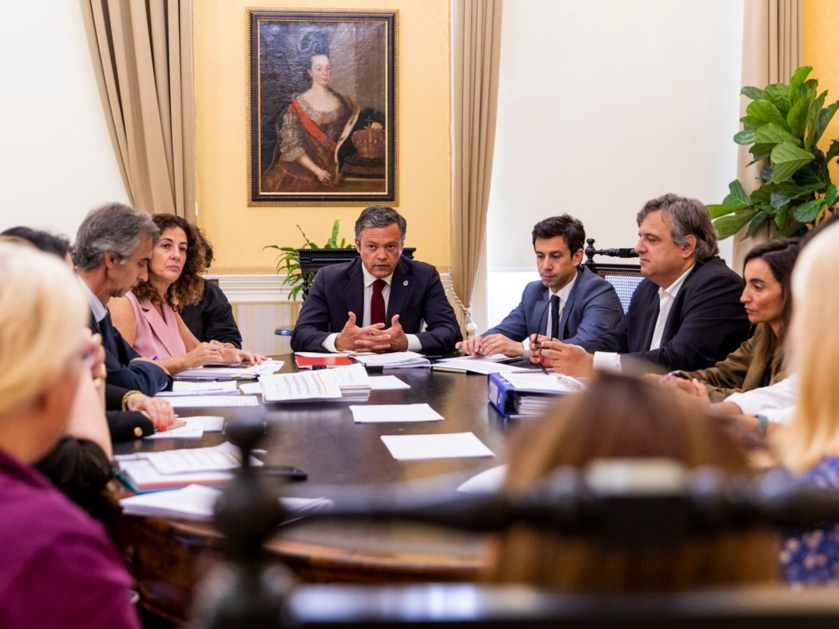 Funchal reforça em 30% apoio à aquisição de livros e material escolar