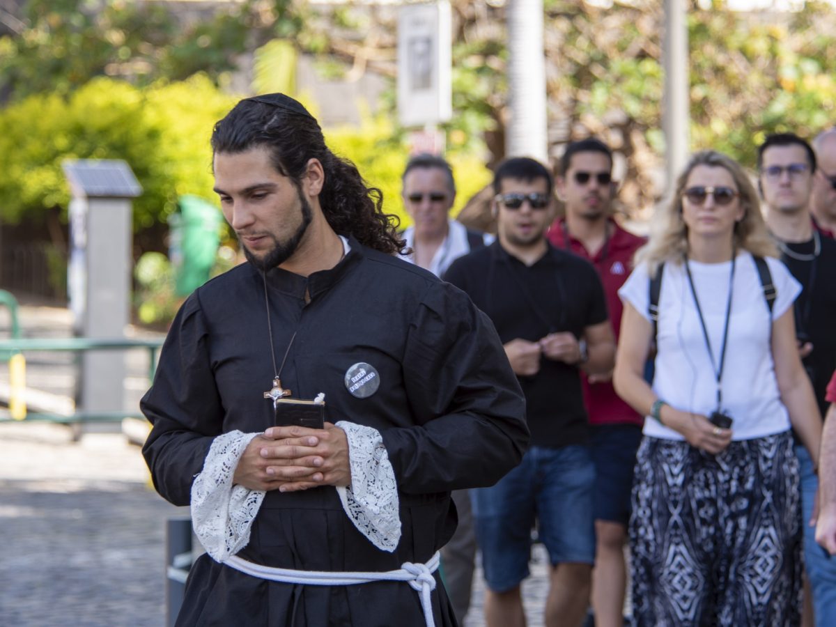 O percurso HISTORY TELLERS: Funchal Cultura Viva, com a participação do Teatro Bolo do Caco, integra o programa HERANÇA MADEIRENSE, promovido desde 2016 pela ACADÉMICA DA MADEIRA.