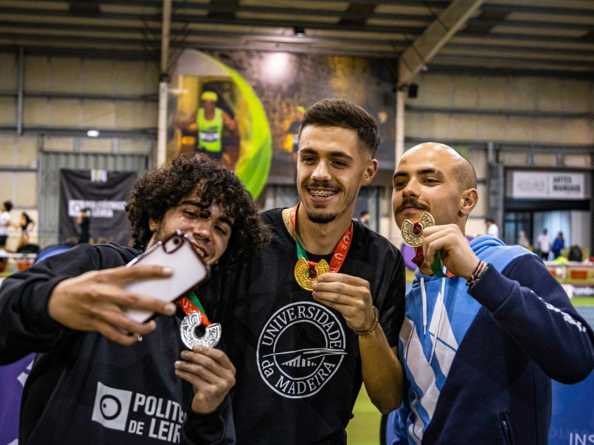 Nuno Pereira, medalha de ouro nos 3000m no Campeonato Nacional Universitário Atletismo em Pista Coberta de 2023, em Pombal.