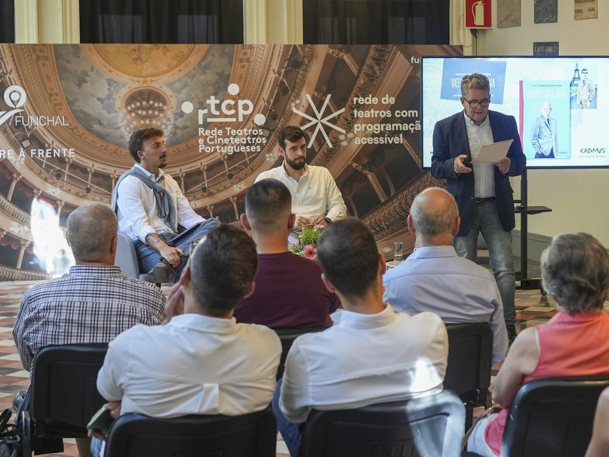 Rúben Castro foi o autor do texto do terceiro número da coleção VIDAS (DES)CONHECIDAS. Ricardo Miguel Oliveira fez a apresentação da obra e Ricardo Freitas Bonifácio, Presidente da Direção da ACADÉMICA DA MADEIRA, esteve responsável pela sessão no Teatro Municipal de Baltazar Dia, em julho de 2023.