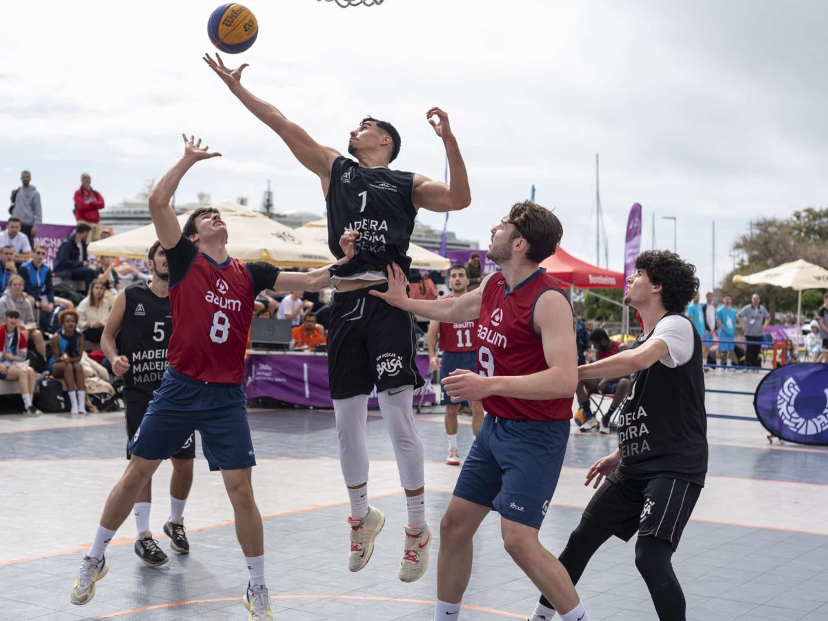 Tomás Martins Dias, Bernardo Ferreira e Pedro Martins foram os representantes da ACADÉMICA DA MADEIRA nos Campeonatos Nacionais Universitários, de Basquetebol 3x3, em 2023, realizado na Praça do Povo (Funchal).