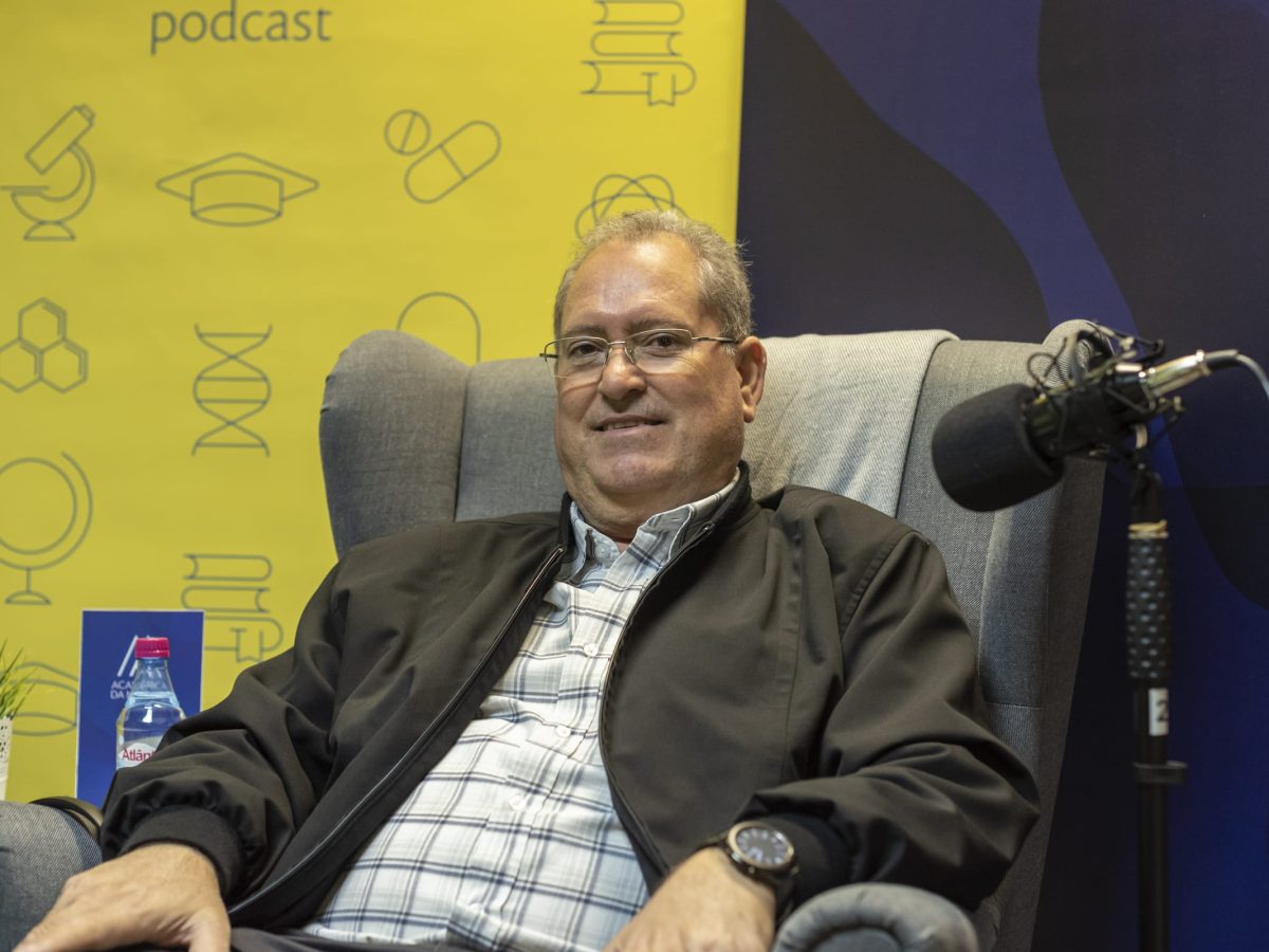 O padre José Luís Rodrigues foi o convidado do 4.º episódio do UNIVERSITAS.