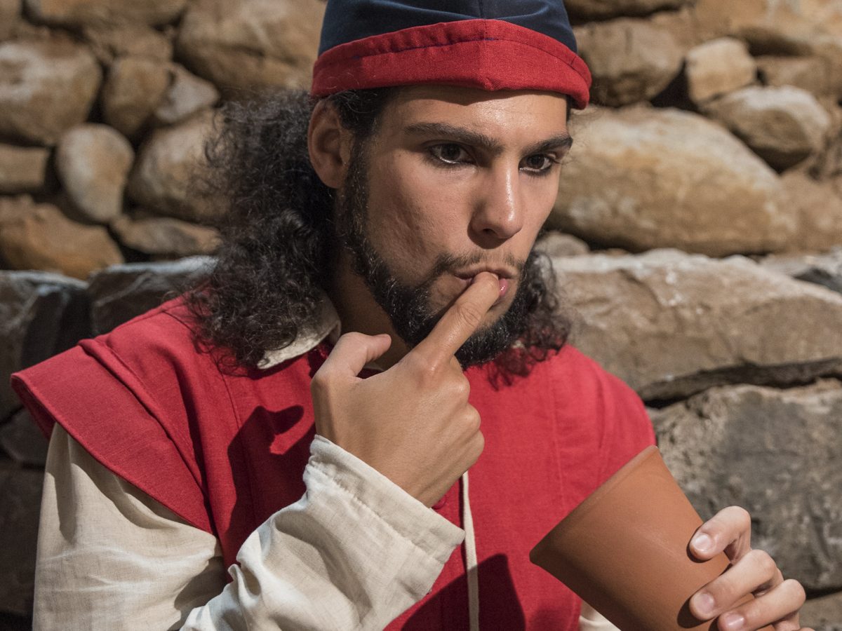 Xavier Miguel, do Teatro Bolo do Caco, integra a visita "Funchal: Cultura Viva", parte do programa HERANÇA MADEIRENSE da ACADÉMICA DA MADEIRA. Fotografia de Luís Gonçalves.
