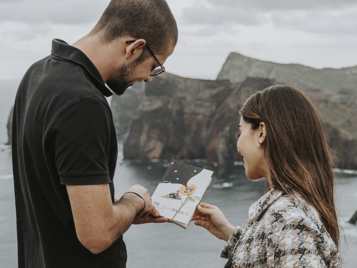 João Gonçalves e Joana Fernandes, autores de DE MIM PARA TI, editado pela CADMUS.