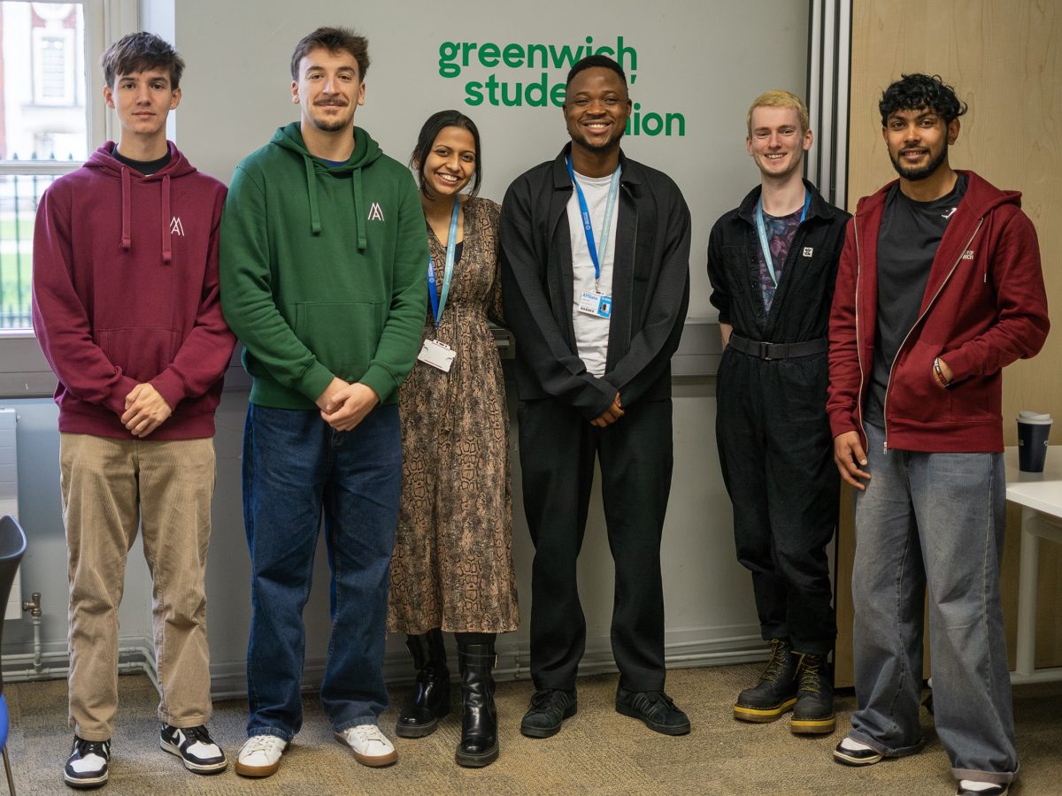Ricardo Freitas Bonifácio, Presidente da Direção da ACADÉMICA DA MADEIRA, e Vítor Sebastião Silva, Vice-Presidente da Direção da ACADÉMICA DA MADEIRA, com os membros da Greenwich Students' Union, numa visita de trabalho em fevereiro de 2025.