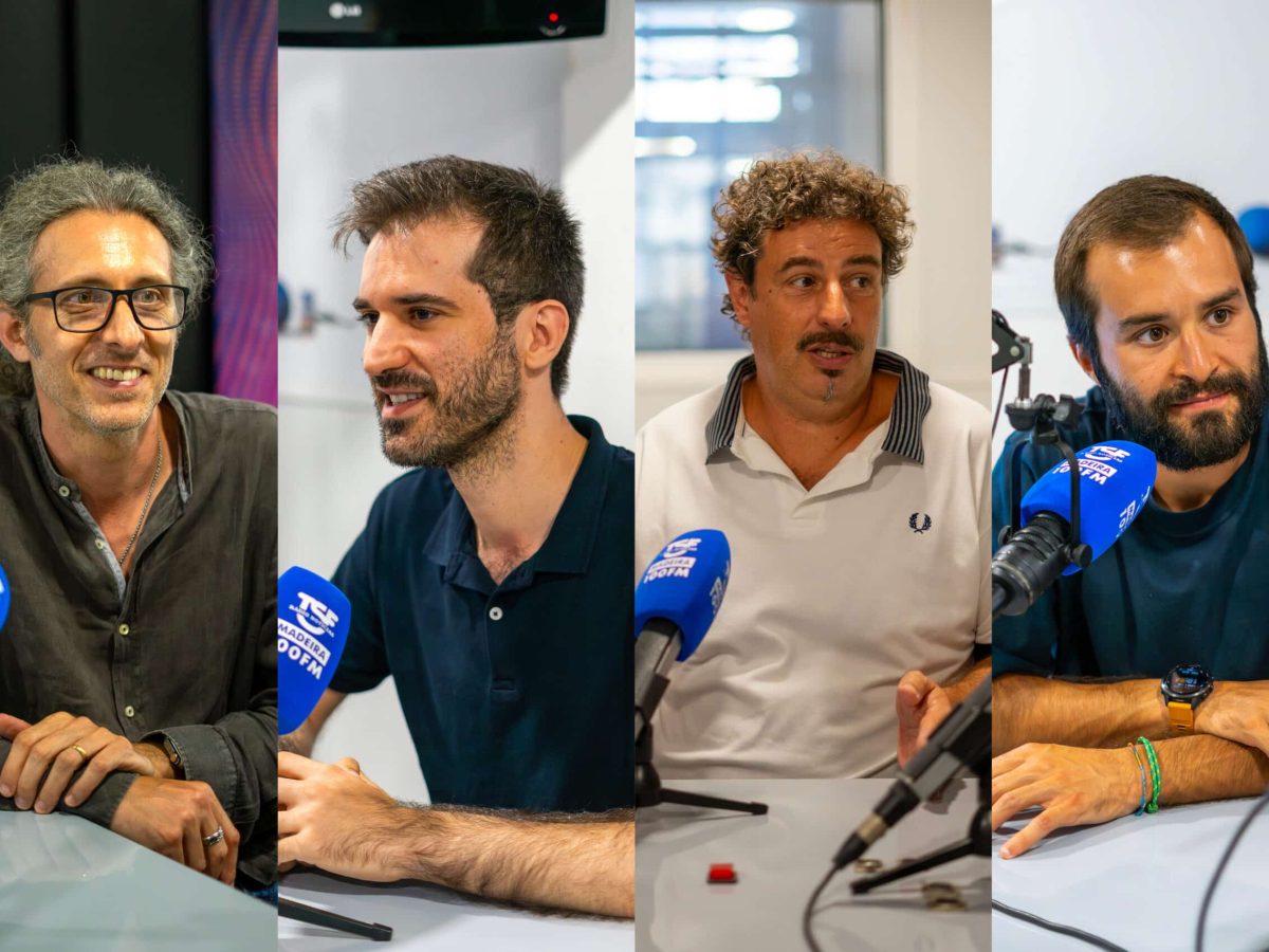 Morgado Dias e Sergi Bermúdez, principais responsáveis pela criação do curso, que conversam com os doutorandos Diogo Freitas e Gonçalo Nuno Martins, da ACADÉMICA DA MADEIRA.