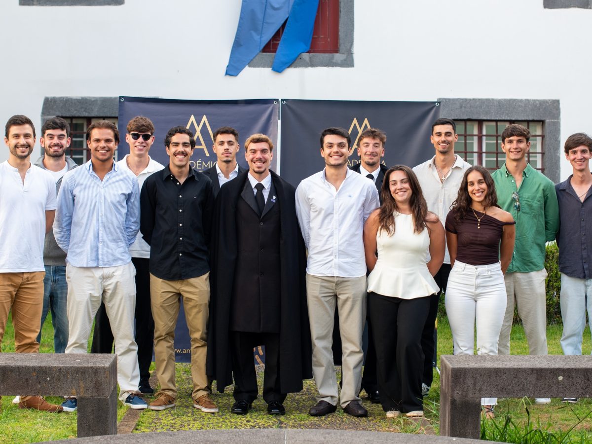 O Clube Desportivo ACADÉMICA DA MADEIRA reuniu dezenas de convidados, no Colégio dos Jesuítas do Funchal, para a a tomada de posse dos  primeiros dirigentes do clube.