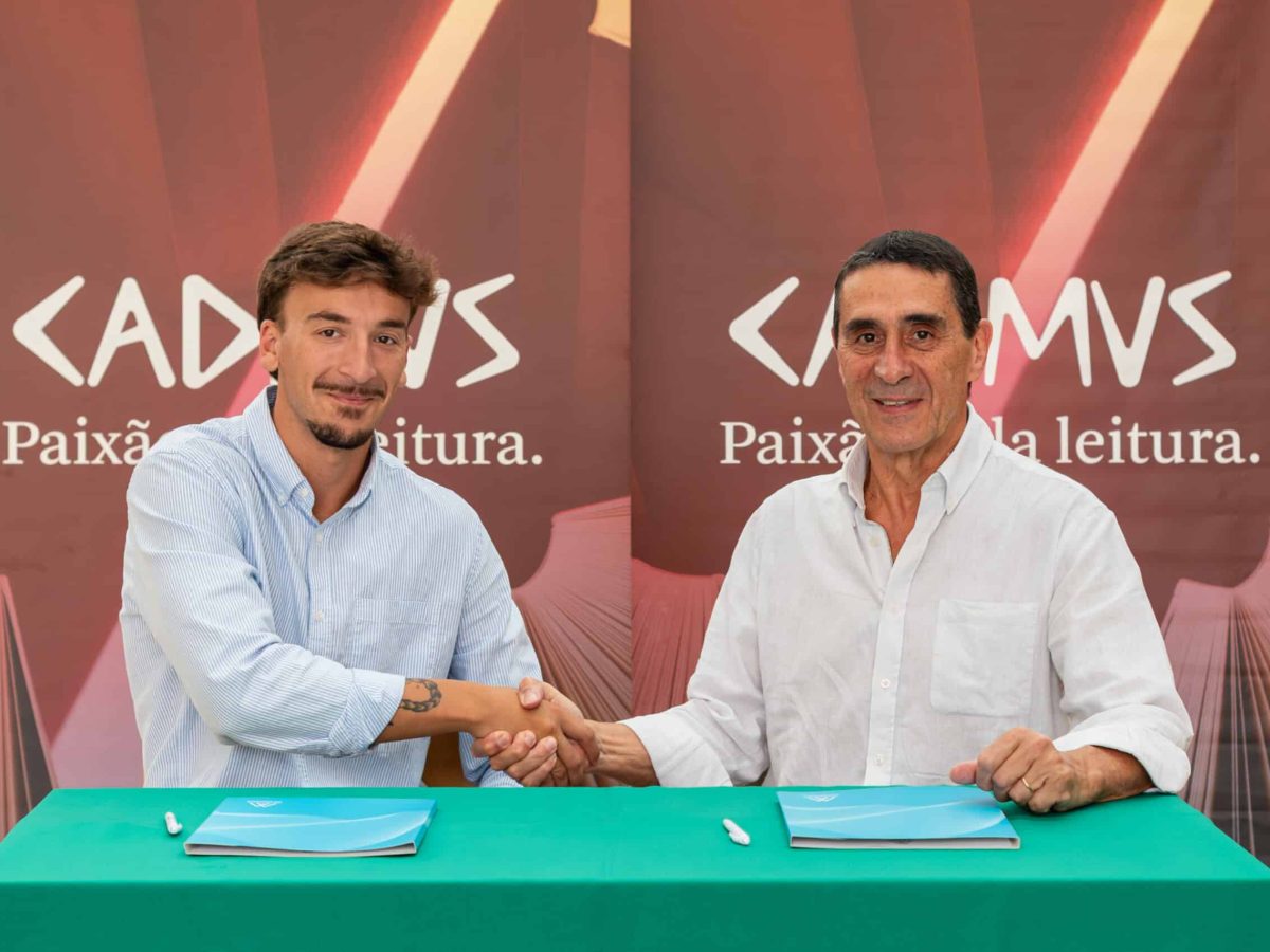 Ricardo Freitas Bonifácio, pela CADMUS, e o escritor Deodato Rodrigues, autor das obras O INTENSO LABOR DOS TENTILHÕES e ANTES QUE A CIDADE MORRA.