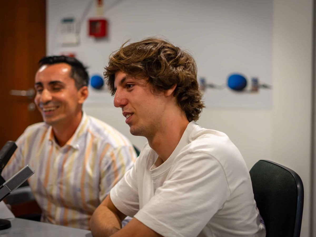 Gonçalo Moura, psicólogo, e Afonso Caldeira Alves, estudante, foram os convidados do PEÇO A PALAVRA emitido a 3 de julho de 2024 na TSF MADEIRA, numa parceria com a ACADÉMICA DA MADEIRA.