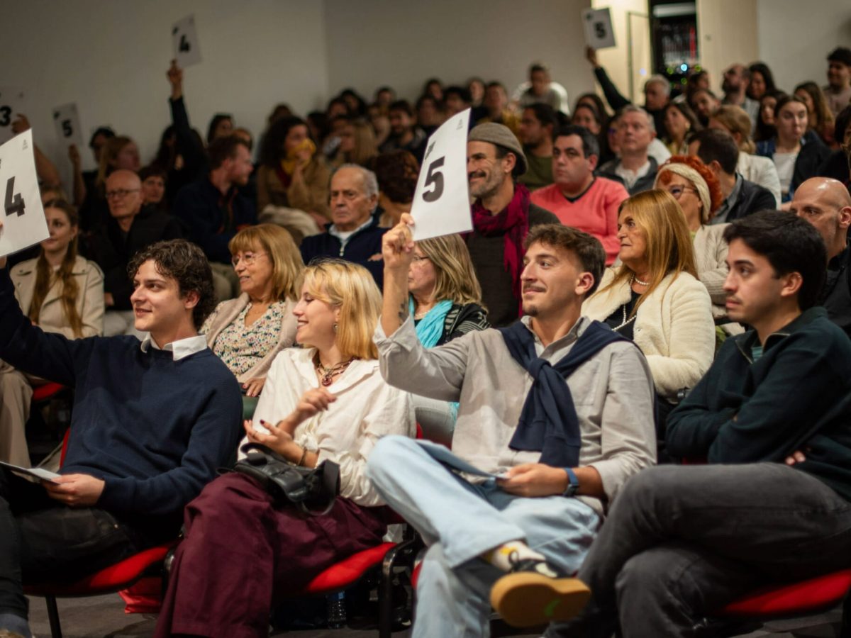 O primeiro Poetry Slam na Madeira aconteceu no Colégio dos Jesuítas do Funchal, numa organização da ACADÉMICA DA MADEIRA, sob proposta da sua voluntária austríaca Katharina Bacher. O evento foi promovido a 19 de janeiro de 2024, contando com mais de cem espectadores e uma dezena de inscritos.