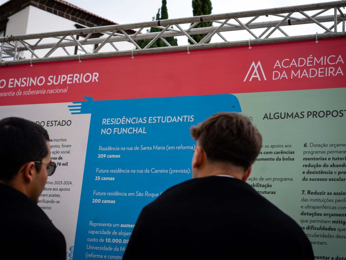 Em outubro de 2024, a Praça do Município do Funchal recebeu uma instalação da ACADÉMICA DA MADEIRA sobre alguns indicadores do Ensino Superior português.