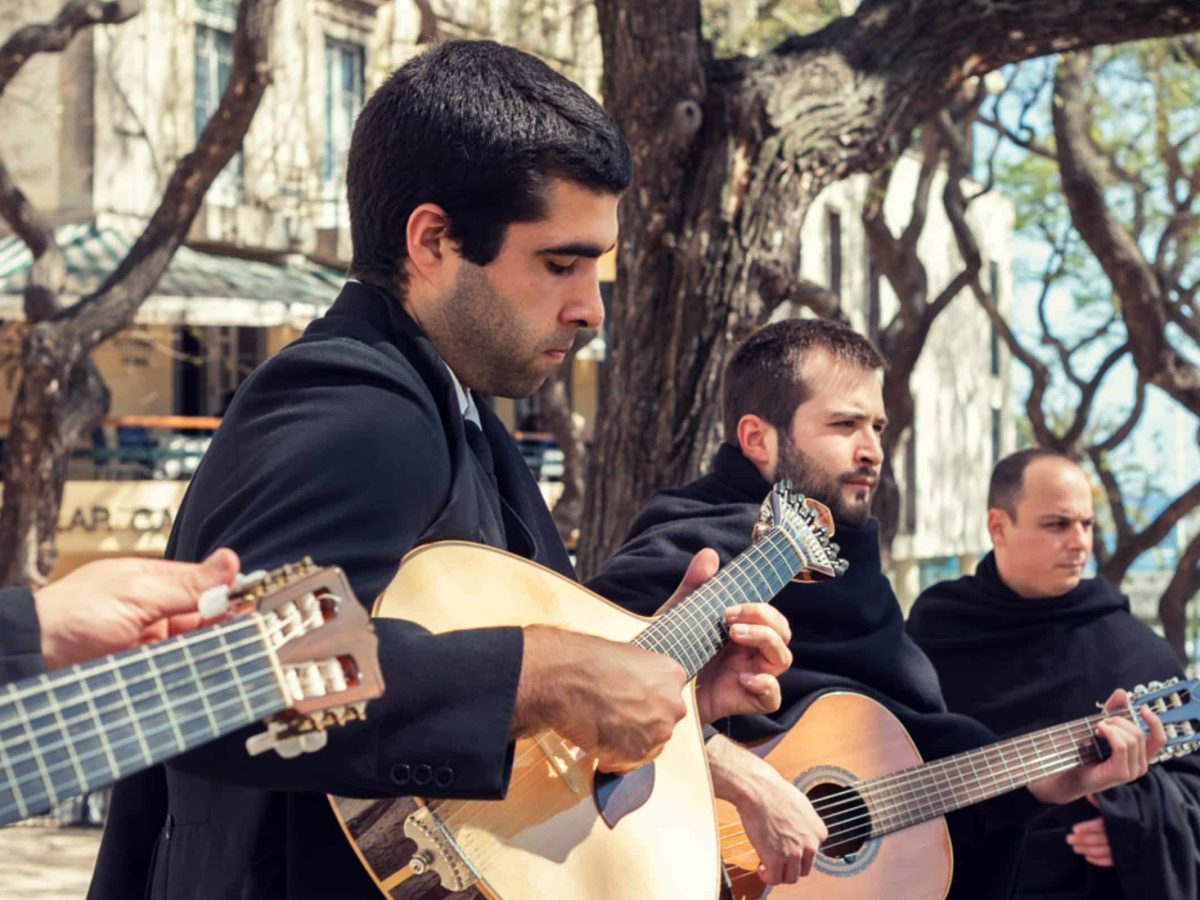 Os FATUM durante a gravação de um videoclipe, em 2021.