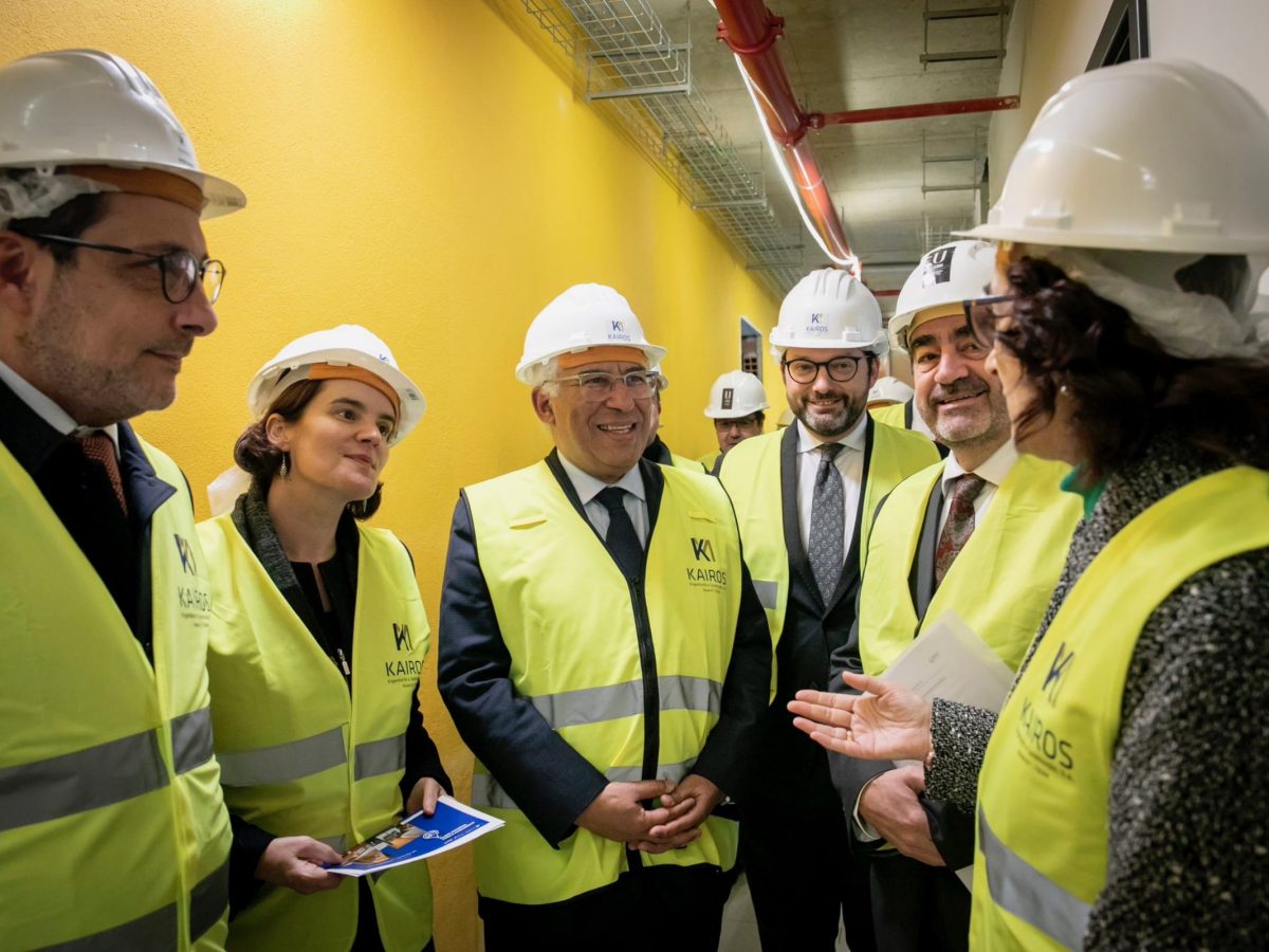 Visita do Primeiro-ministro, acompanhado da Ministra da Ciência, Tecnologia e Ensino Superior, Elvira Fortunato, ao projeto de residência da Universidade de Lisboa, a 4 de janeiro de 2023. 