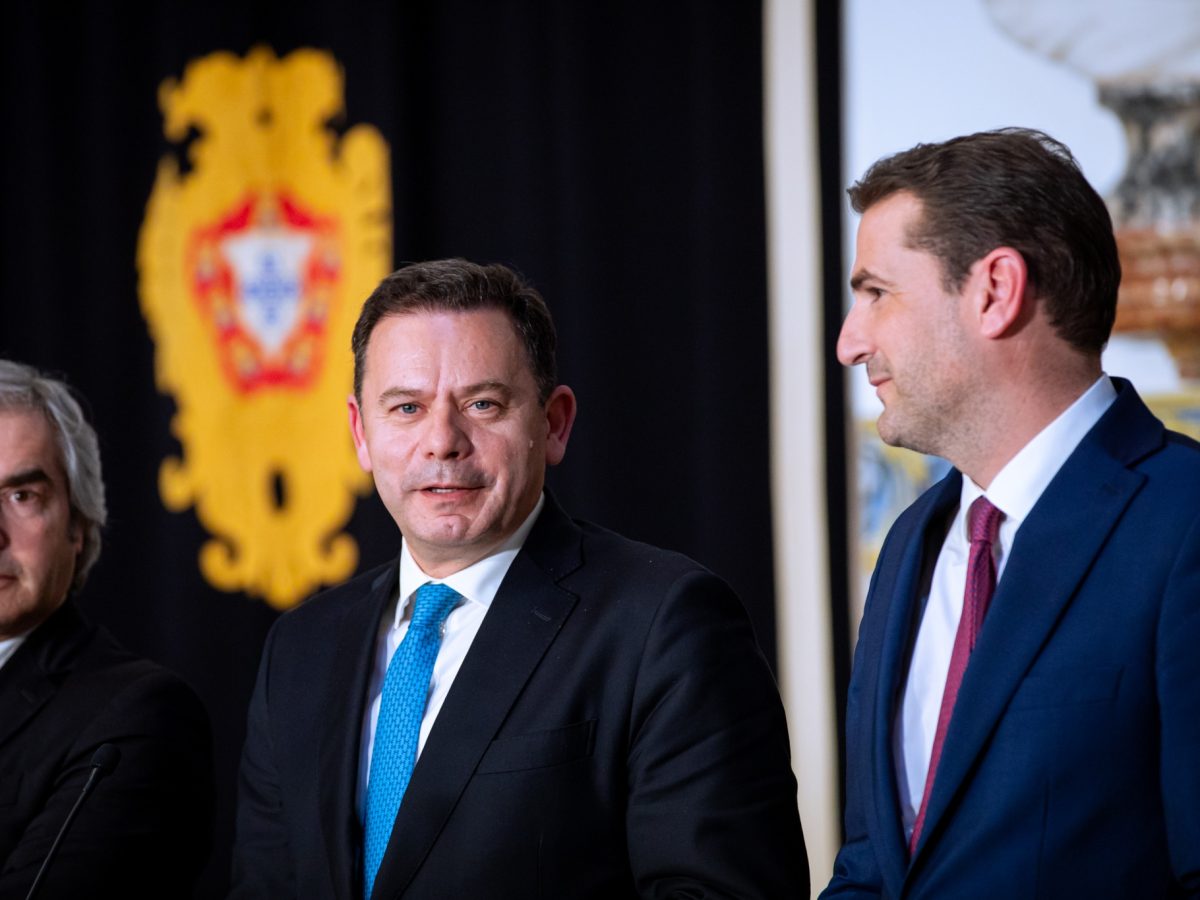 Luís Montenegro, em declarações à imprensa,  após audiência com o Presidente da República, a 20 de março de 2024. Horas depois, foi indigitado primeiro-ministro. Fotografia da Aliança Democrática.