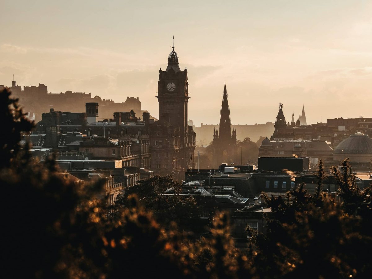 Vista a partir de Calton Hill, em Edimburgo no Reino Unido.