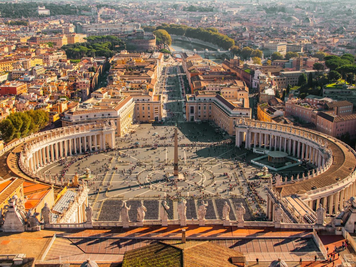 Vista da Praça de São Pedro, no Vaticano.