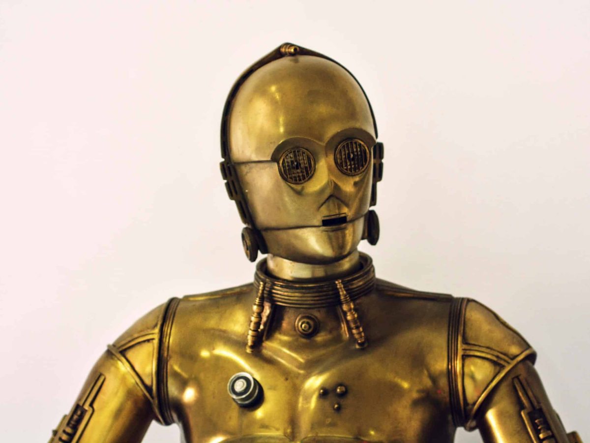 Reprodução da personagem C-3PO, da saga Star Wars.