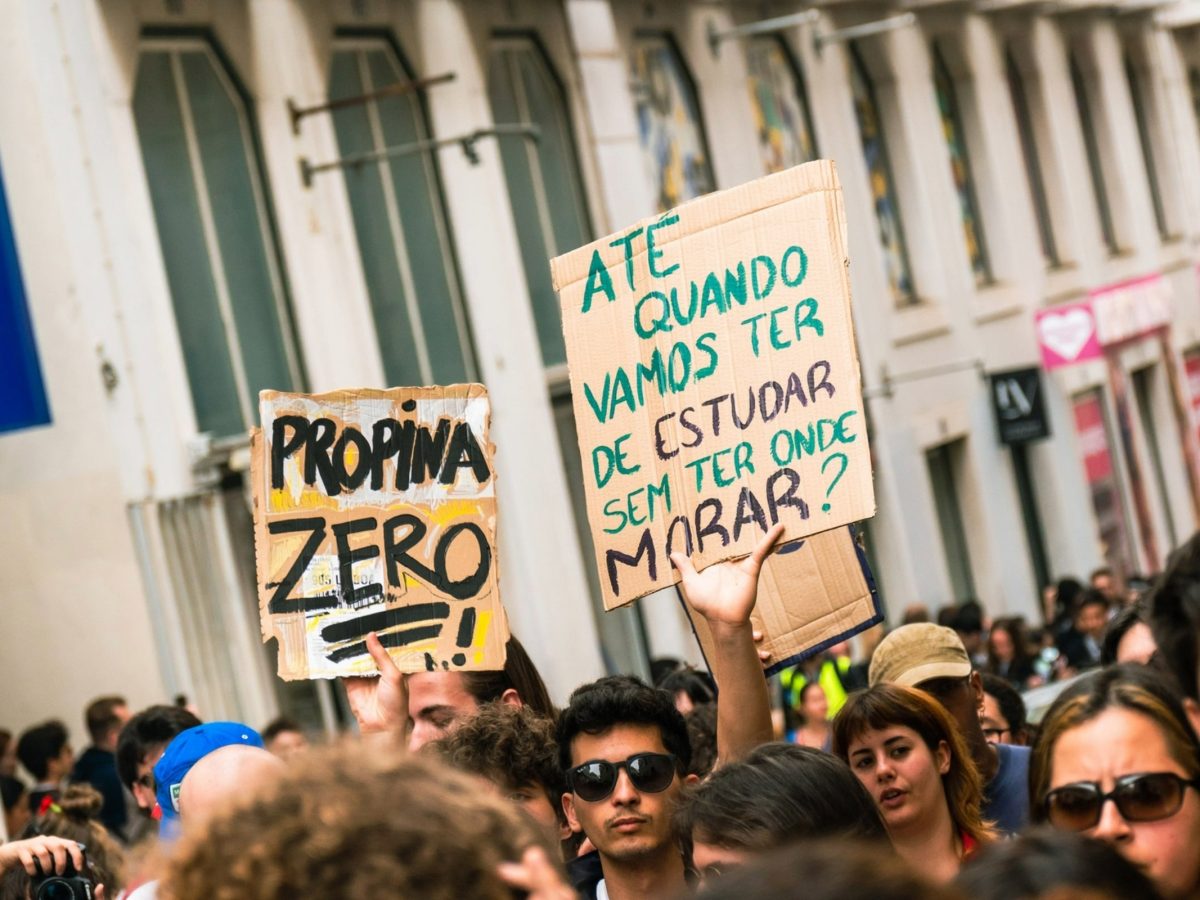 A 21 e março de 2024, Lisboa recebeu uma manifestação que juntou várias estruturas estudantis do país. Fotografia da Associação Académica da Universidade do Minho.