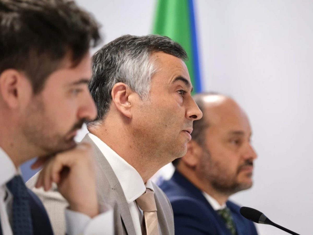 Ministro da Educação, Ciência e Inovação, Fernando Alexandre e Secretários de Estado Alexandre Homem Cristo e Pedro Dantas da Cunha, em julho de 2024. Fotografia de Diana Quintela.