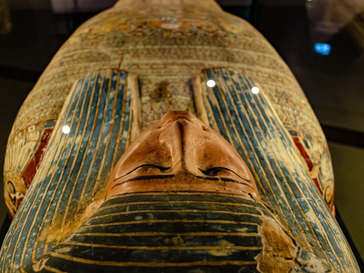Múmias e outras antiguidades guardadas. Há obras no Museu Nacional de Arqueologia